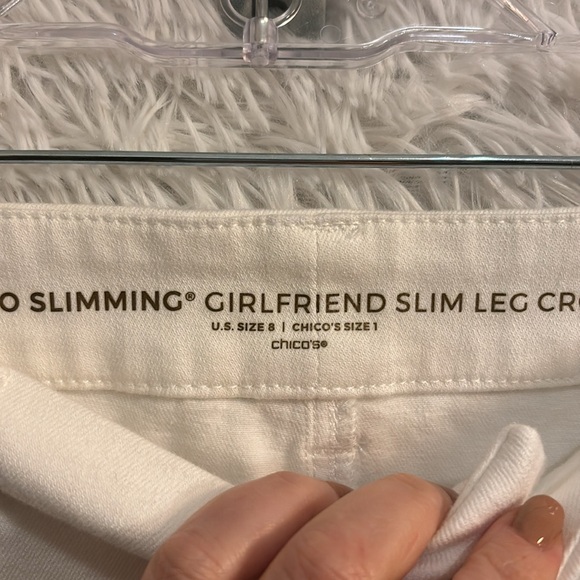 Chico’s Embroidered So Slimming Girlfriend Slim Leg Crop Size 8 - Picture 2 of 8